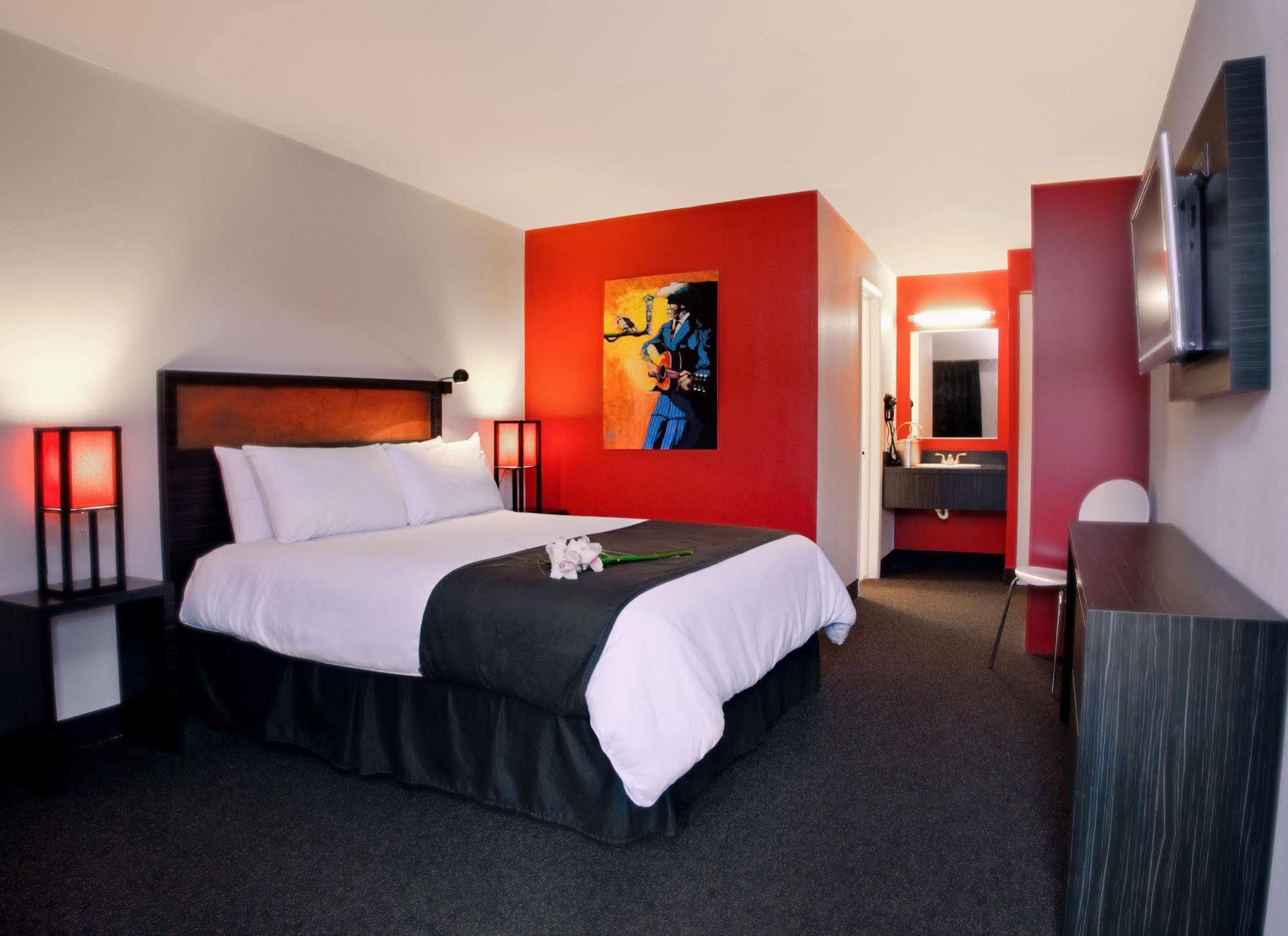 Ruby Hotel 3*